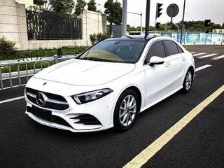 奔驰A级 A200L 1.3T 自动 运动轿车版 