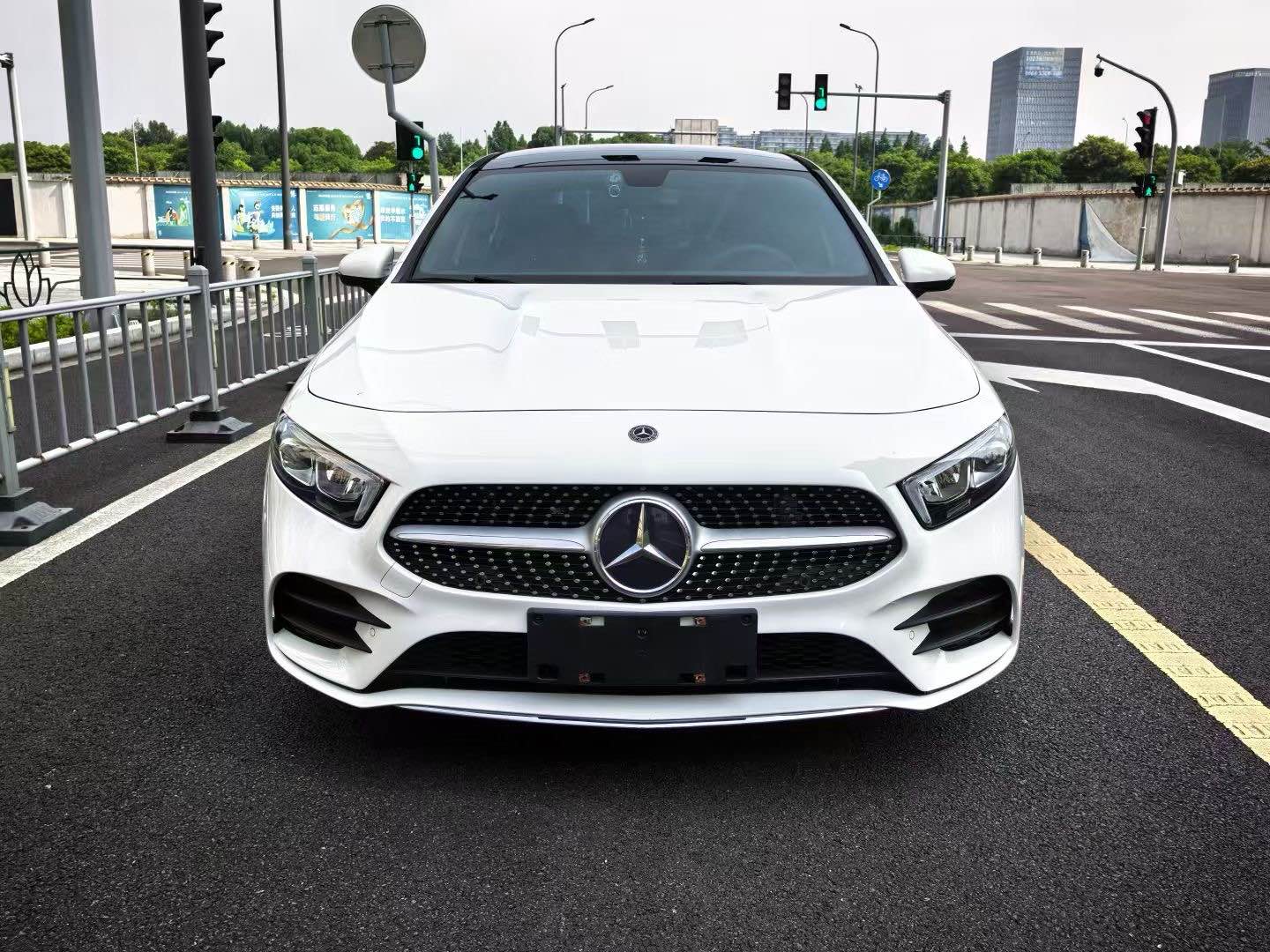 奔驰A级 A200L 2020款 1.3T 自动 运动轿车版 价格0万 