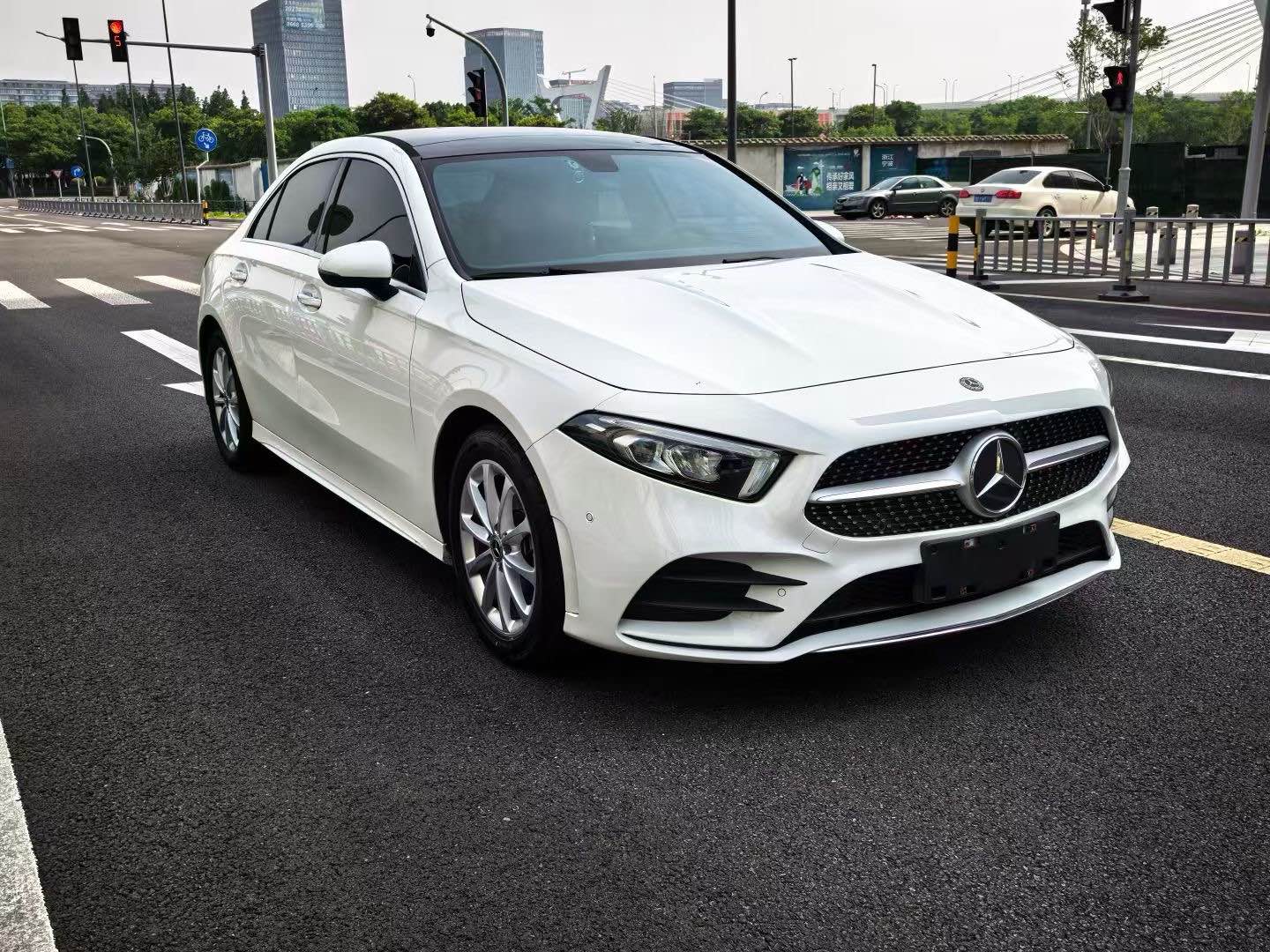 奔驰A级 A200L 2020款 1.3T 自动 运动轿车版 价格0万 