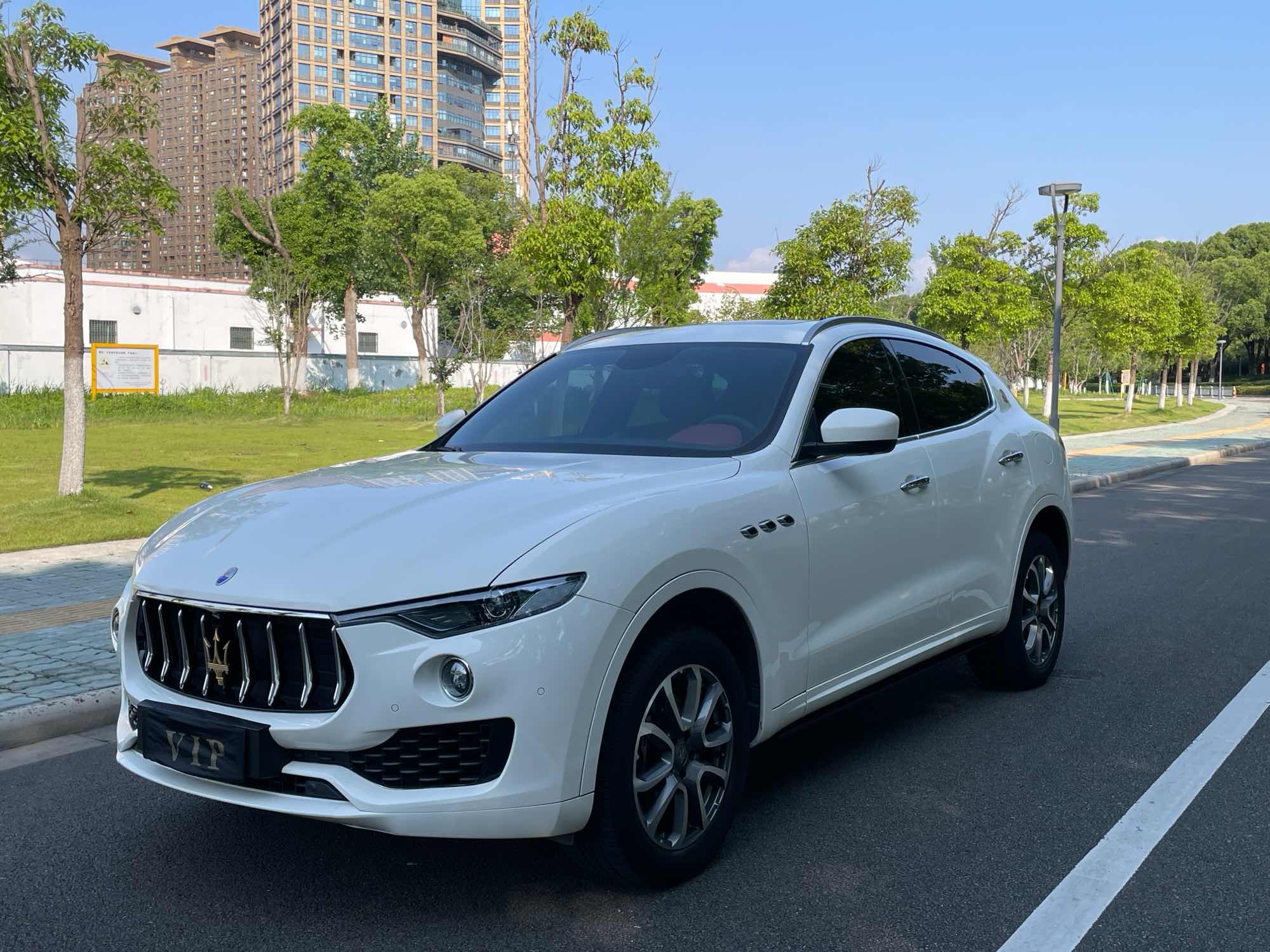 玛莎拉蒂Levante [进口] 2017款 3.0T 自动 350Hp标准型中东版平行进口价格0万