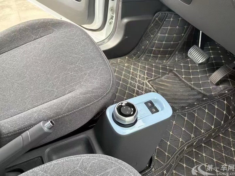 吉利熊猫mini 2023款 0.0T 自动 小黄鸭限定版幸运吖 