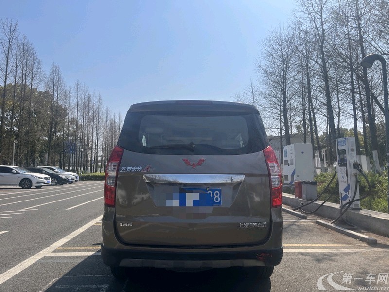 五菱宏光 S 2014款 1.5L 手动 7座 豪华型 