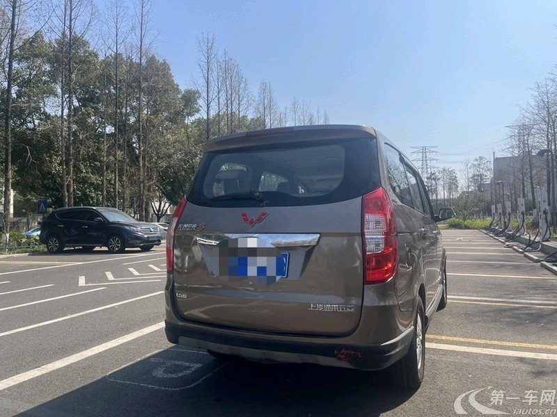 五菱宏光 S 2014款 1.5L 手动 7座 豪华型 
