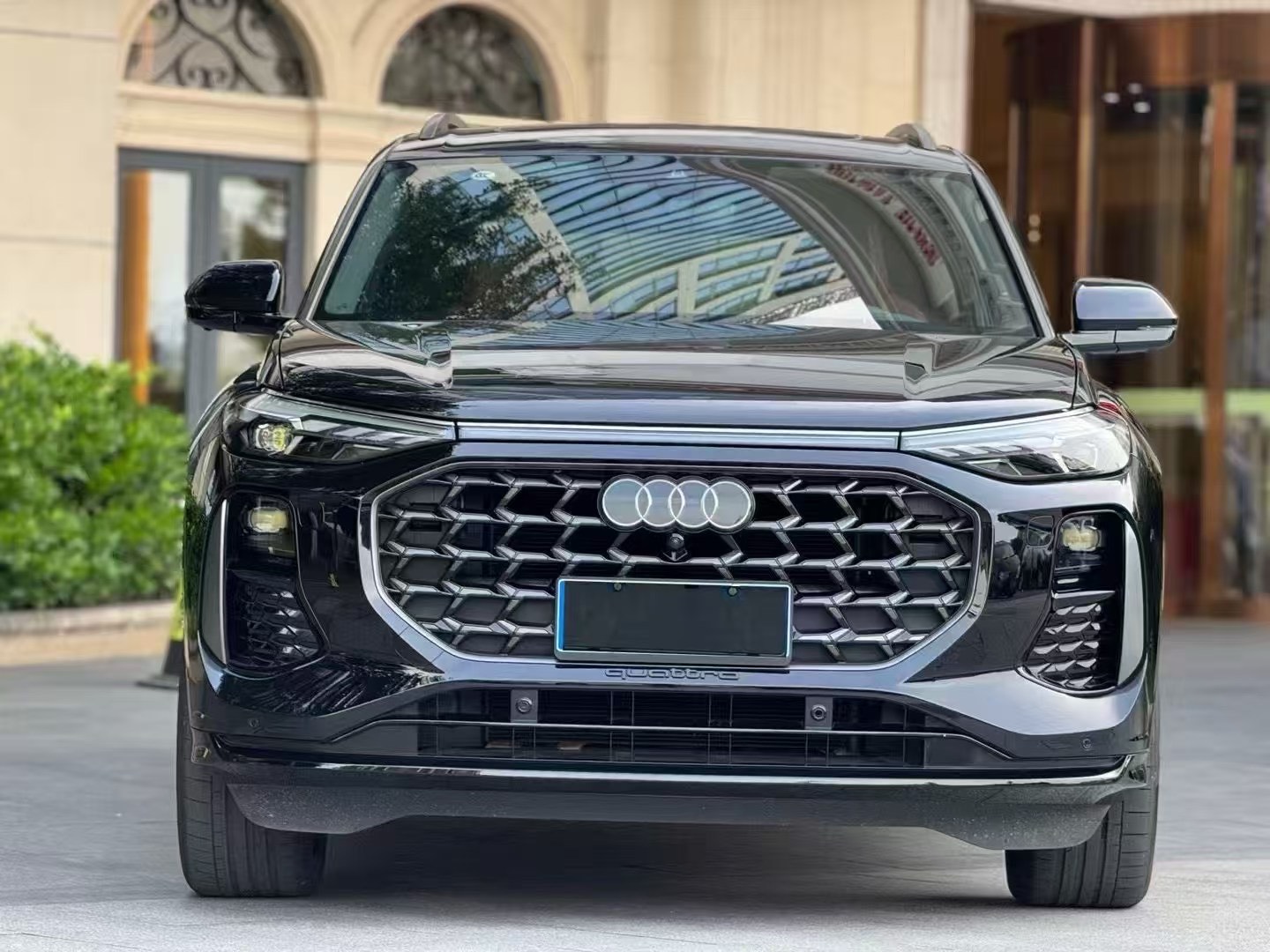 奥迪Q6 40TFSI 2023款 2.0T 自动 观云型飞骑套装 价格0万 