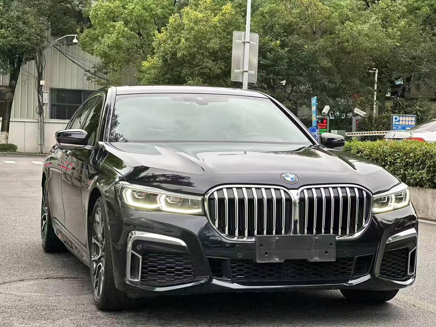 宝马7系 740Li [进口] 2019款 3.0T 自动 汽油 改款行政型M运动套装价格0万 
