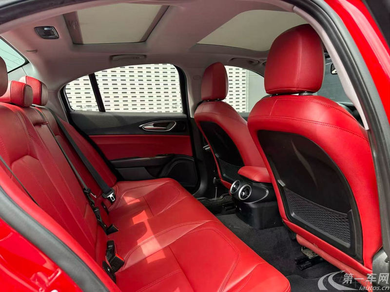阿尔法罗密欧Giulia [进口] 2019款 2.0T 自动 豪华版 