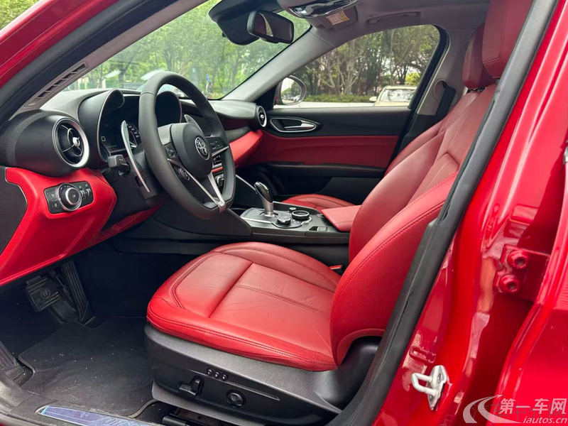 阿尔法罗密欧Giulia [进口] 2019款 2.0T 自动 豪华版 