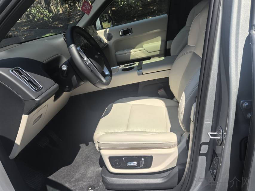 理想L9 2025款 1.5T 自动 Ultra智能焕新版 价格0万 