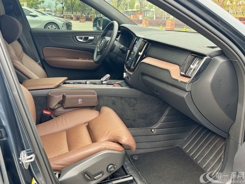 沃尔沃XC60 B5 2024款 2.0T 自动 智远豪华版 (国Ⅵ) 