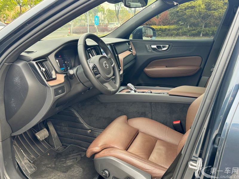 沃尔沃XC60 B5 2024款 2.0T 自动 智远豪华版 (国Ⅵ) 
