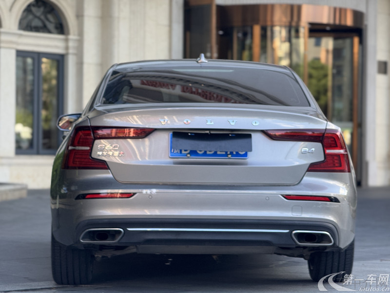 沃尔沃S60 B4 2022款 2.0T 自动 智远豪华版 (国Ⅵ) 