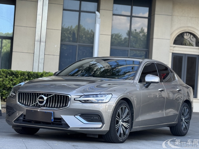 沃尔沃S60 B4 2022款 2.0T 自动 智远豪华版 (国Ⅵ) 