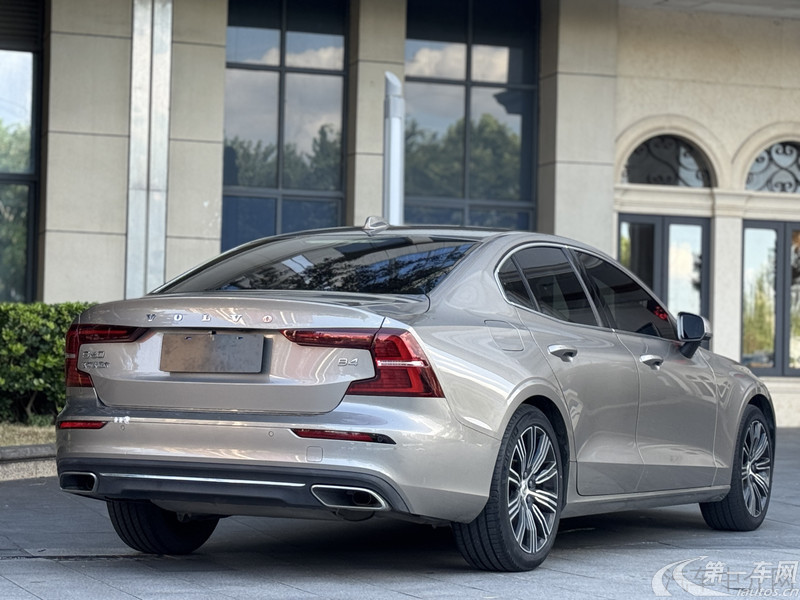 沃尔沃S60 B4 2022款 2.0T 自动 智远豪华版 (国Ⅵ) 