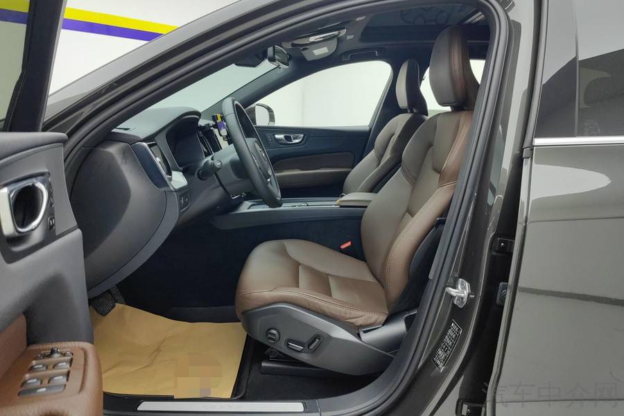 沃尔沃XC60 B5 2022款 2.0T 自动 智远豪华版 价格0万 