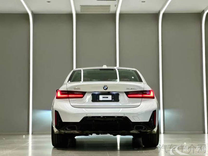 宝马3系 330Li 2025款 2.0T 自动 汽油 尊享型M运动曜夜套装 (国Ⅵ) 
