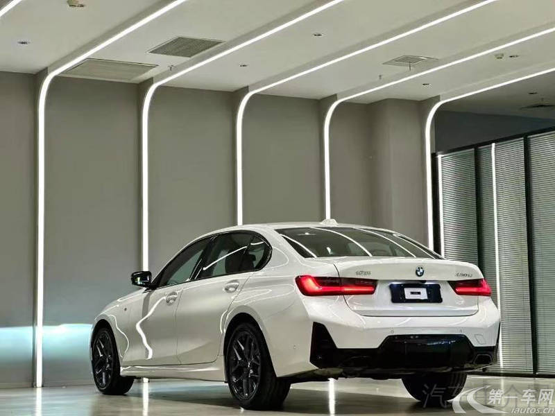 宝马3系 330Li 2025款 2.0T 自动 汽油 尊享型M运动曜夜套装 (国Ⅵ) 