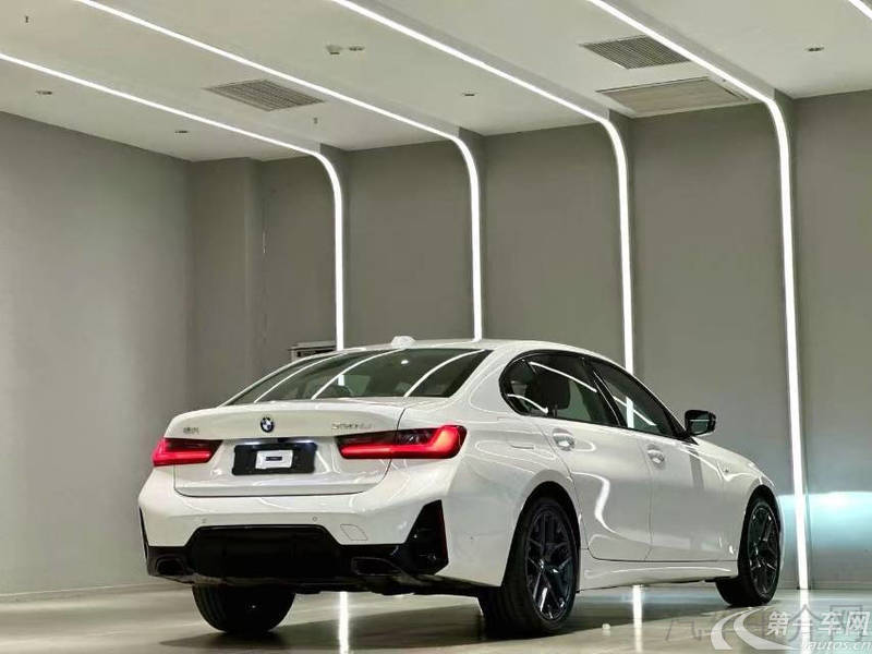 宝马3系 330Li 2025款 2.0T 自动 汽油 尊享型M运动曜夜套装 (国Ⅵ) 