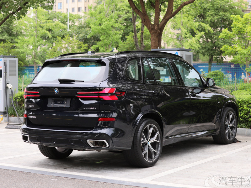 宝马X5 xDrive30Li 2023款 2.0T 自动 尊享型M运动曜夜套装 (国Ⅵ) 