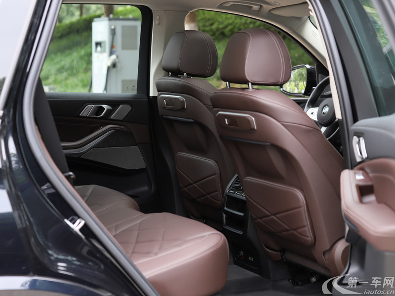 宝马X5 xDrive30Li 2023款 2.0T 自动 尊享型M运动曜夜套装 (国Ⅵ) 