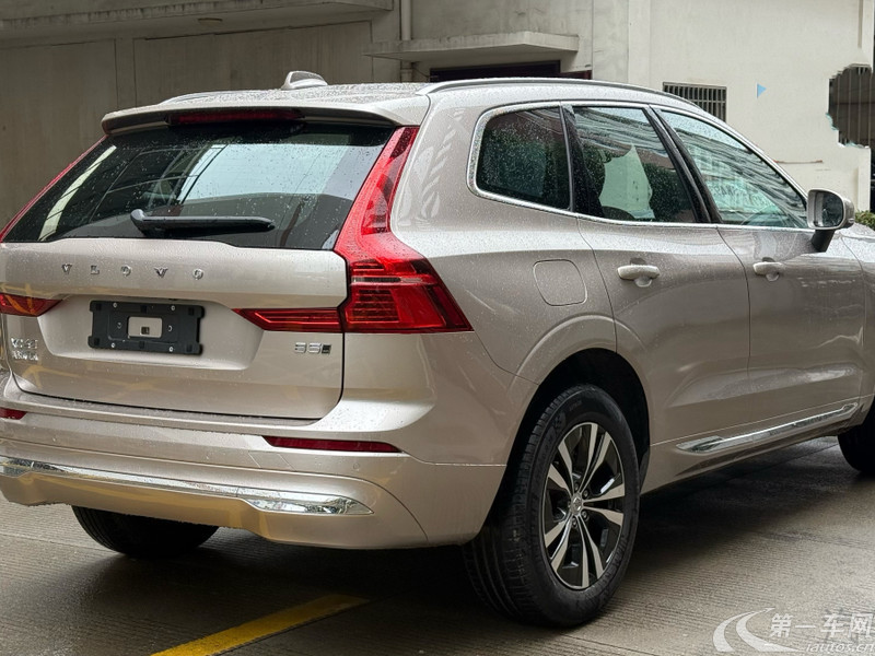 沃尔沃XC60 B5 2024款 2.0T 自动 智逸豪华版 (国Ⅵ) 