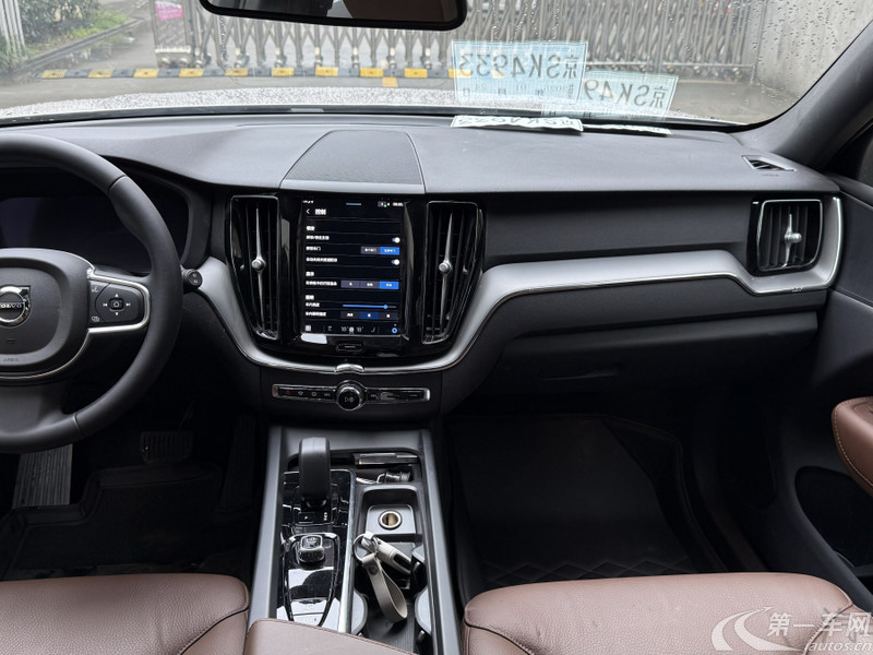 沃尔沃XC60 B5 2024款 2.0T 自动 智逸豪华版 (国Ⅵ) 