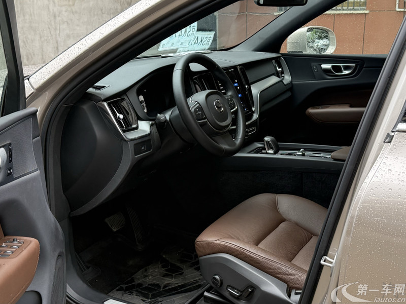沃尔沃XC60 B5 2024款 2.0T 自动 智逸豪华版 (国Ⅵ) 
