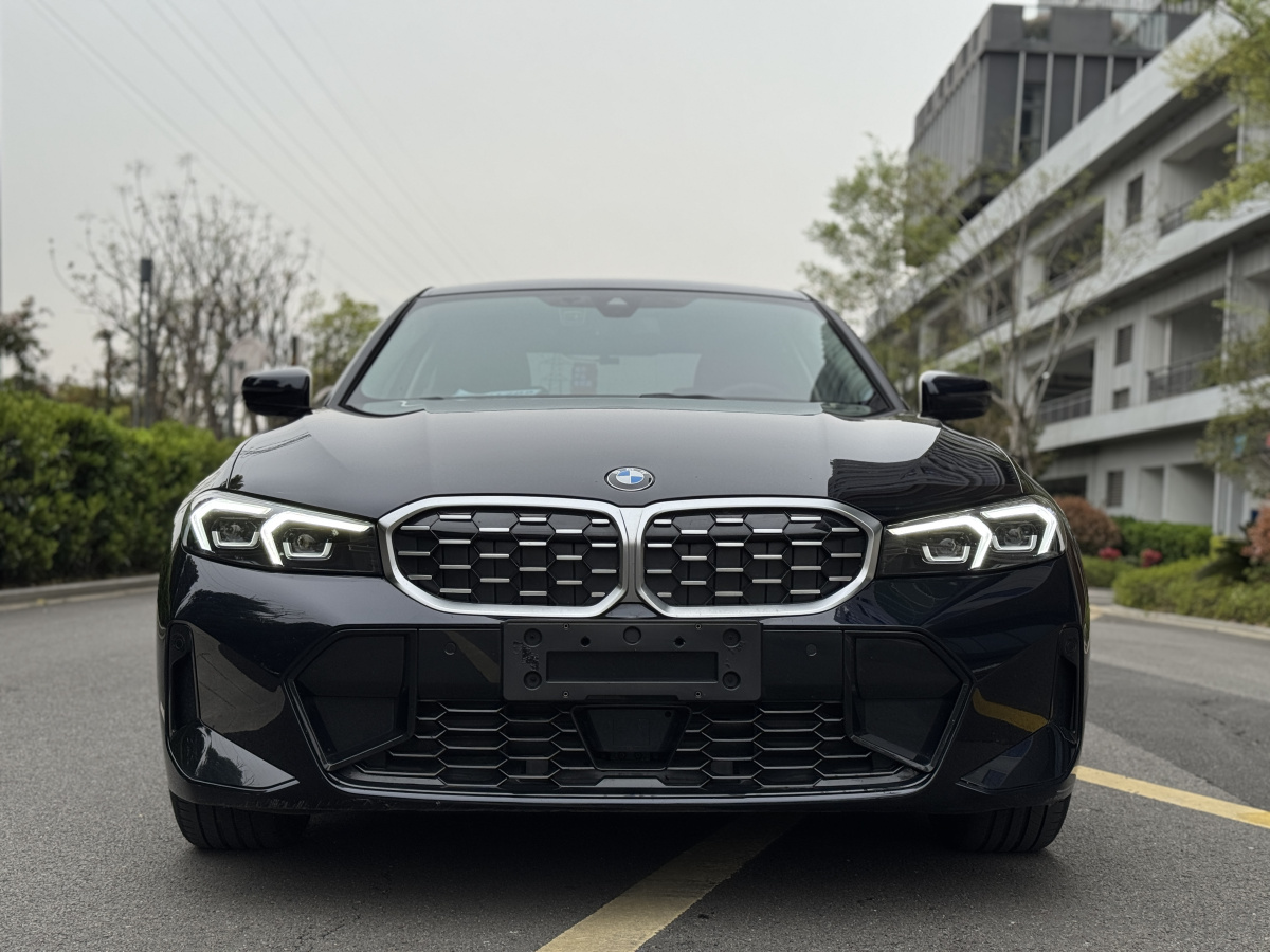 宝马3系 325i 2025款 2.0T 自动 汽油 M运动套装 价格0万