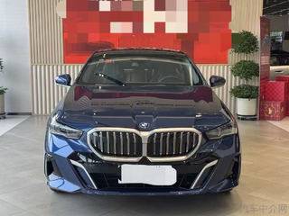 宝马5系 530Li 2.0T 自动 尊享型M运动套装 