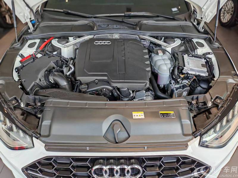 奥迪A4L 2024款 2.0T 自动 豪华动感型 (国Ⅵ) 