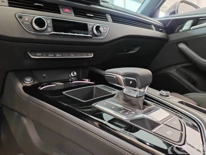 奥迪A4L 2024款 2.0T 自动 豪华动感型 (国Ⅵ) 