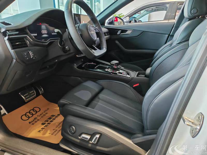 奥迪A4L 2024款 2.0T 自动 豪华动感型 (国Ⅵ) 