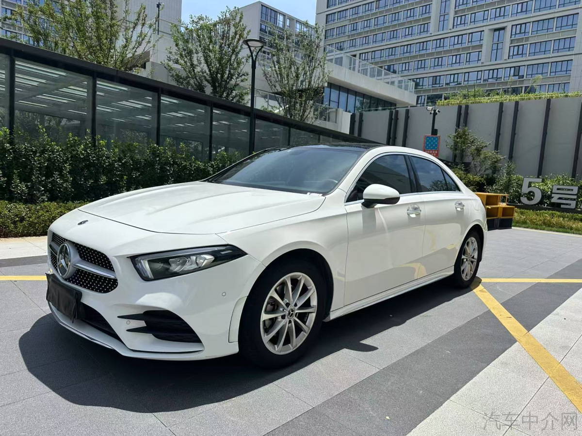 奔驰A级 A200L 2022款 1.3T 自动 运动轿车动感型 价格0万 