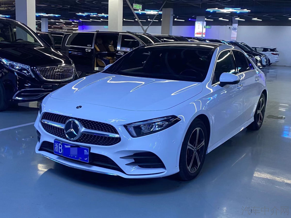 奔驰A级 A200L 2022款 1.3T 自动 运动轿车动感型 价格0万 