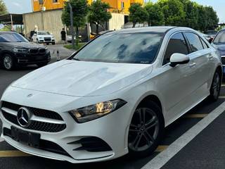 奔驰A级 A180L 1.3T 自动 运动轿车 