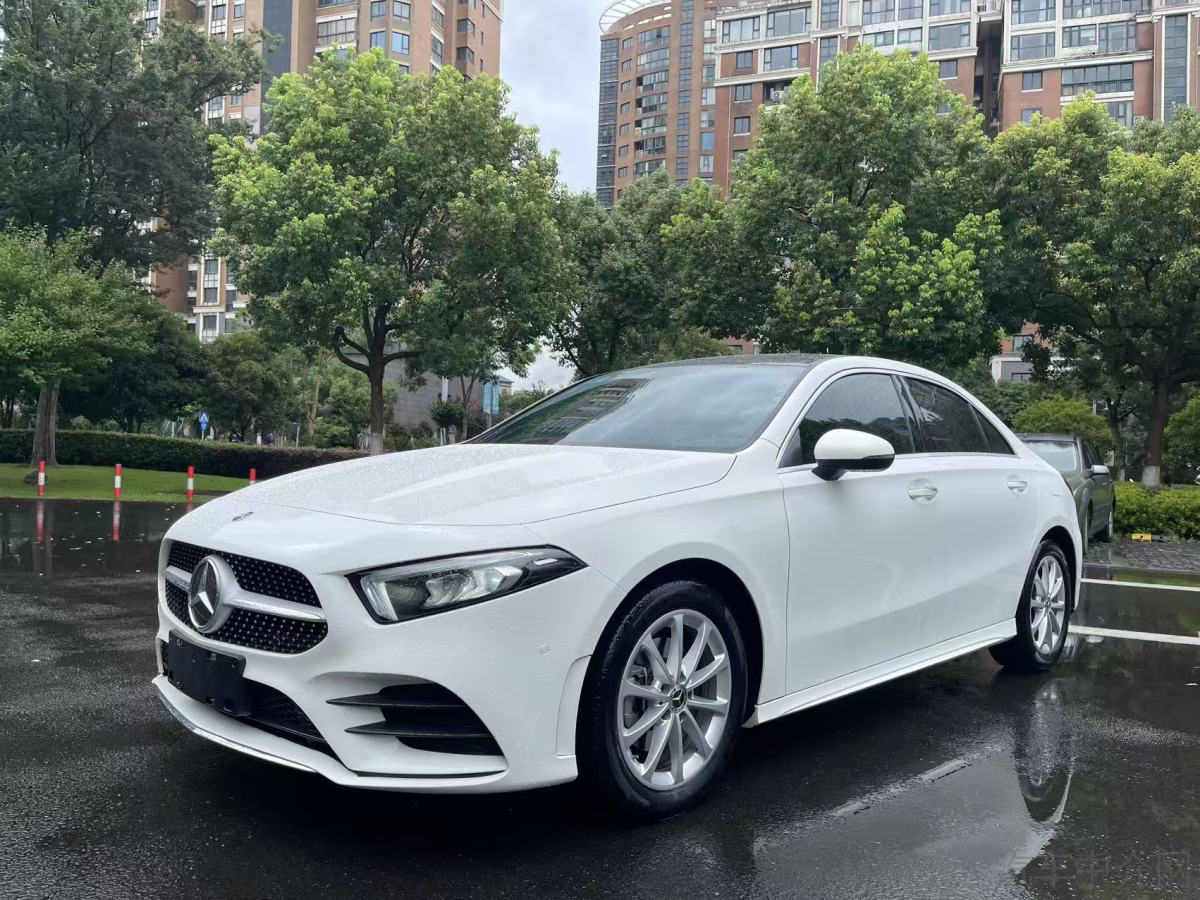 奔驰A级 A200L 2019款 1.3T 自动 运动轿车版 价格0万 