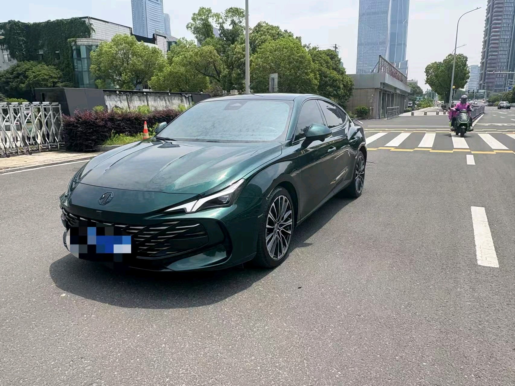 名爵MG7 2025款 2.0T 自动 405奢享版 价格0万 