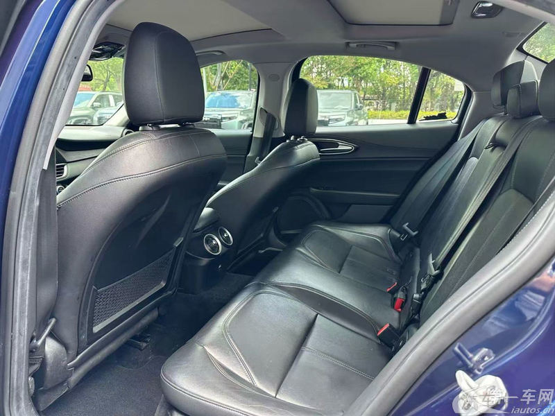 阿尔法罗密欧Giulia [进口] 2019款 2.0T 自动 豪华版 