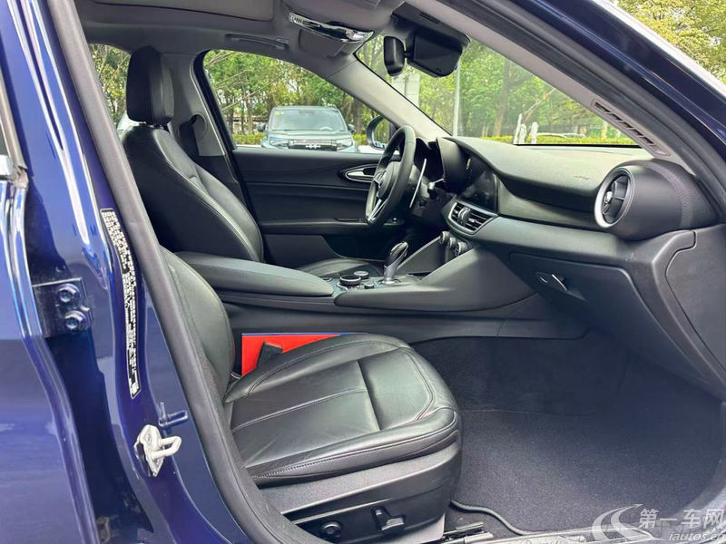 阿尔法罗密欧Giulia [进口] 2019款 2.0T 自动 豪华版 