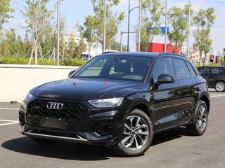 奥迪Q5L 40T 2.0T 自动 豪华动感型 