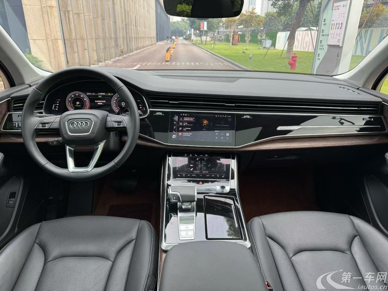 奥迪Q7 55TFSI [进口] 2025款 3.0T 自动 quattro-S-line运动型 