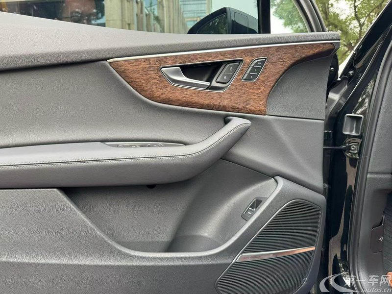 奥迪Q7 55TFSI [进口] 2025款 3.0T 自动 quattro-S-line运动型 