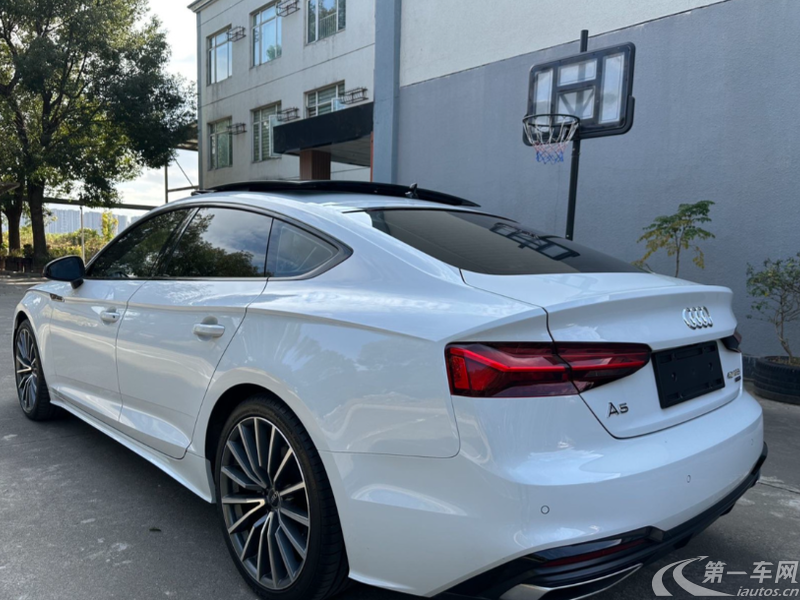 奥迪A5掀背 40TFSI 2025款 2.0T 自动 四驱 典藏版豪华动感型 