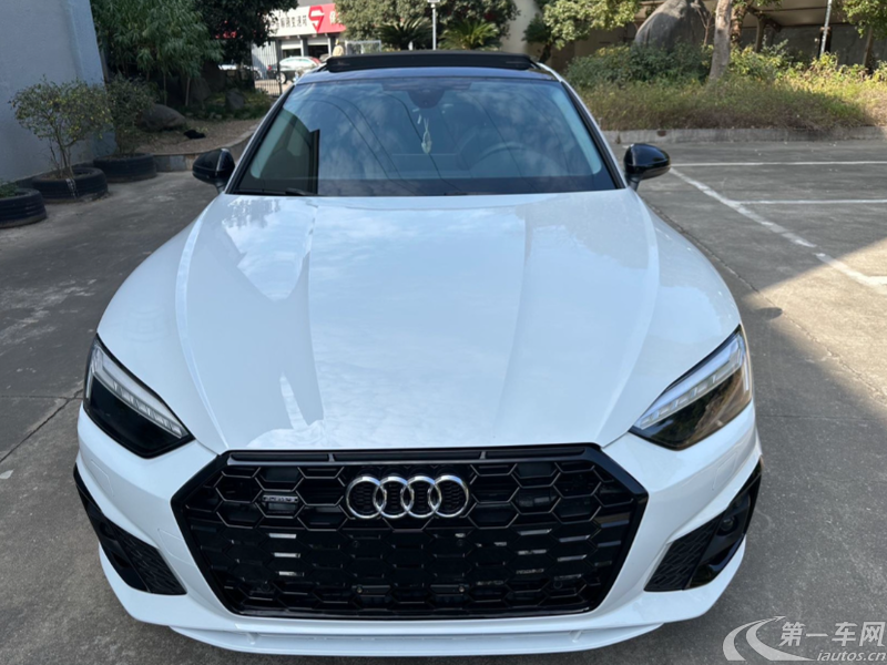 奥迪A5掀背 40TFSI 2025款 2.0T 自动 四驱 典藏版豪华动感型 