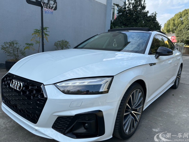 奥迪A5掀背 40TFSI 2025款 2.0T 自动 四驱 典藏版豪华动感型 
