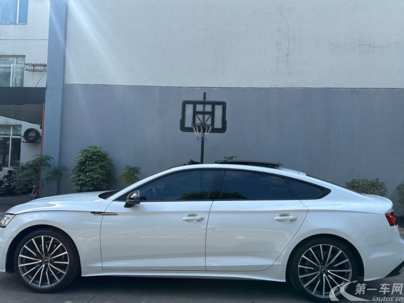 奥迪A5掀背 40TFSI 2025款 2.0T 自动 四驱 典藏版豪华动感型 