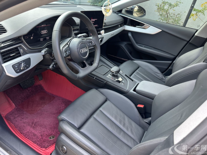 奥迪A5掀背 40TFSI 2025款 2.0T 自动 四驱 典藏版豪华动感型 