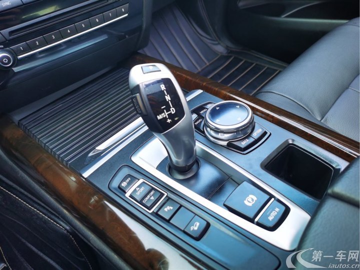 宝马X5 [进口] 2015款 3.0T 自动 四驱 汽油 基本型中东版平行进口 