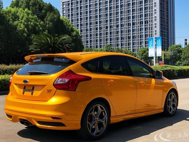 福特福克斯 [进口] 2015款 2.0T 手动 5门5座两厢车 橙色版 