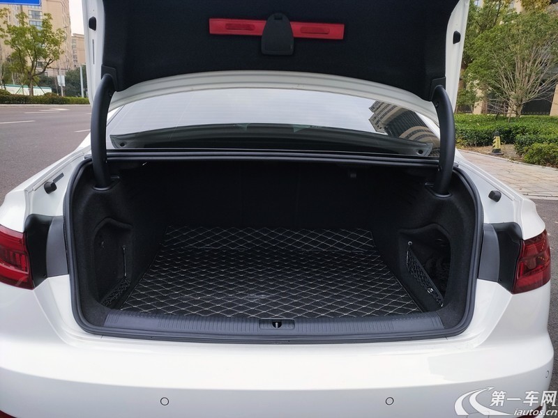 奥迪A4L 2019款 2.0T 自动 进取型 (国Ⅴ) 