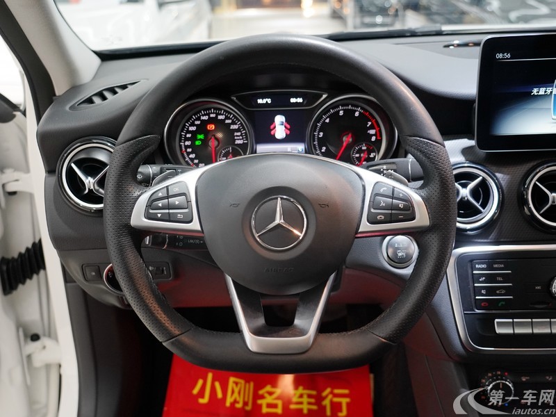 奔驰GLA 200 2019款 1.6T 自动 动感型 (国Ⅵ) 